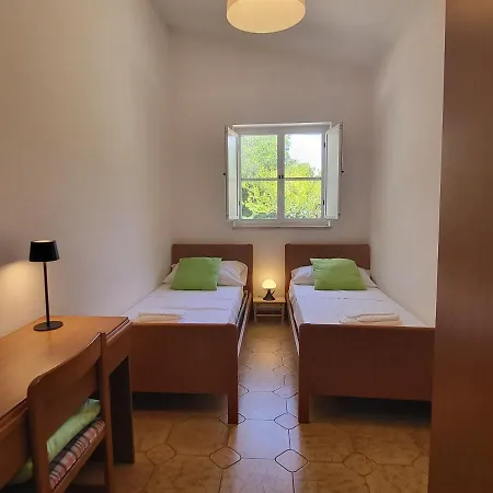 Isabella - オストゥーニ