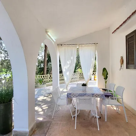 Isabella - * オストゥーニ